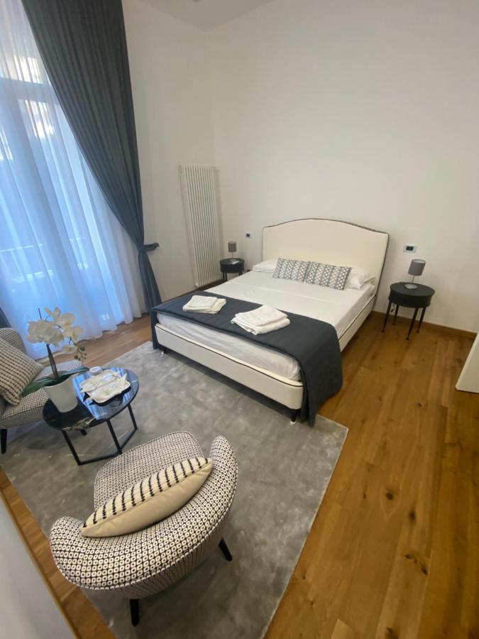 Downtown Napoli B&B - E Si Nun Canto Moro Eksteriør billede